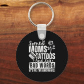 Some Moms Have Tattoos And Say Bad Words It's Prou Schlüsselanhänger (Vorderseite)