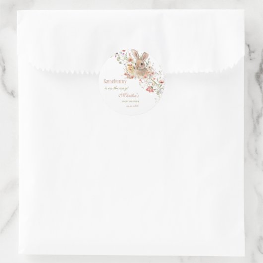 Somebunny auf dem Weg Ostern Wildblume Babydusche Runder Aufkleber (Tasche)