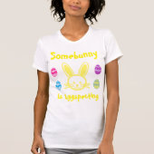 Somebunny ist dabei, die Osterschwangerschaft zu e T-Shirt (Vorderseite)