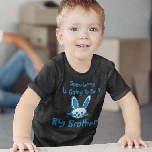 Somebunny wird ein großer Bruder sein Kleinkind T-shirt