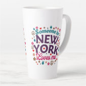 Someone in New York Loves Me Retro Funny Design Milchtasse (Rechte Ecke)