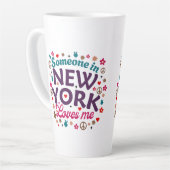 Someone in New York Loves Me Retro Funny Design Milchtasse (Linke Ecke)