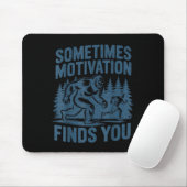 Sometimes Motivation Finds You Funny Bigfoot Runni Mousepad (Mit Mouse)