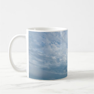 Sommer am Strand mit Sonnenuntergangshimmel. Kopie Kaffeetasse