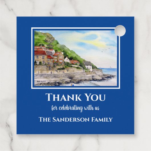 Sommer der häuslichen Erwärmung in Runswick Bay En Geschenkanhänger (Rückseite)