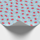 Sommer-Erdbeeren auf Blau (großer Maßstab) Geschenkpapier (Ecke)