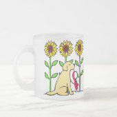 Sommer gelbes Labrador mit Sonnenblumen Mattglastasse (Links)