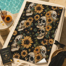 Sommer-Gothschädel und Sonnenblumen Spooky Strandtuch