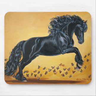 Sommer-Tanz mit Schmetterlingen Mousepad