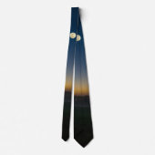 Sommerdämmerung mit Moon Neck Tie Krawatte (Rückseite)
