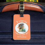 Sommerfamilienurlaub Orange Gepäckanhänger<br><div class="desc">Dieses Gepäckanhänger ist ein Geschenk für Ihren Sommerurlaub und bietet eine Urlaubsanschauung auf orangefarbenem Hintergrund,  Familienname,  Jahr und Lage in schicken Schriften und Ihre Informationen auf der Rückseite.</div>