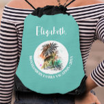 SommerFamilienurlaub Türkis Sportbeutel<br><div class="desc">Eine stilvolle Zugsaitentasche bietet eine Urlaubsanschauung auf türkisfarbenem Hintergrund, zusammen mit Ihrem Vornamen und Anlass in schicker Schrift. Perfekte Taschen zu Sachen mit lustigen Sachen für jeden in Ihrem Urlaub. *HINZUFÜGEN SIE DEN ERSTEN NAMEN ZU BAG, fügen Sie in den Warenkorb für jeden bestellten Namen. PASSENDE Artikel in unserer Sammlung....</div>
