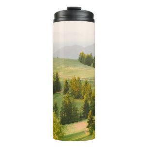 Sommergebirge Grüngras und Blaue Himmelslandschaft Thermosbecher