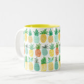 Sommergelb und grüne Ananas Muster tropisch Zweifarbige Tasse (Vorderseite Links)