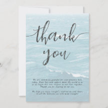 Sommerhochzeit am Ozean des blauen Meerwassers