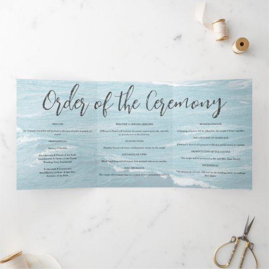 Sommerhochzeit am Ozean des blauen Meerwassers Dreifach-gefaltete Programmkarte (Innenseite)