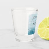 Sommerhochzeit am Ozean des blauen Meerwassers Schnapsglas (Links)