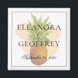 Sommerhochzeit der Ananas Magnet<br><div class="desc">Summer Tropical Ananas Coastal Wedding Date Magnet - ein lustiges Geschenk für Gäste oder nutzen Sie es als Save the Date! Einfach mit Ihren eigenen Details und Farben anpassen. Um weiter zu personalisieren, klicken Sie bitte auf den Link "Weiter anpassen" und verwenden Sie das Design-Tool, um das Design zu ändern....</div>