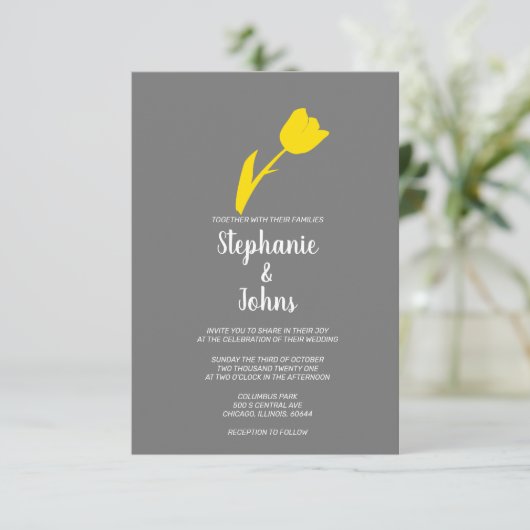 Sommerhochzeit von Yellow Gray Floral Einladung (Stehend Vorderseite)