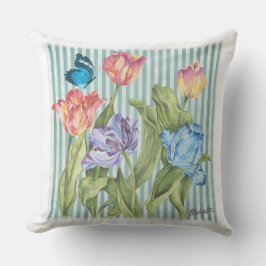 Sommerliche Kissen im Freien