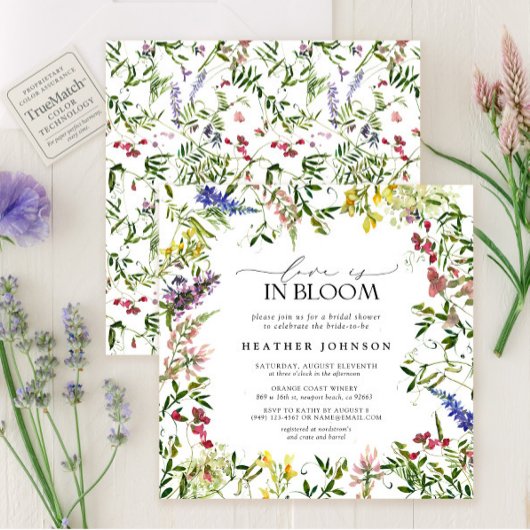 Sommerliche Liebe ist im Brautparty der Wildblume Einladung
