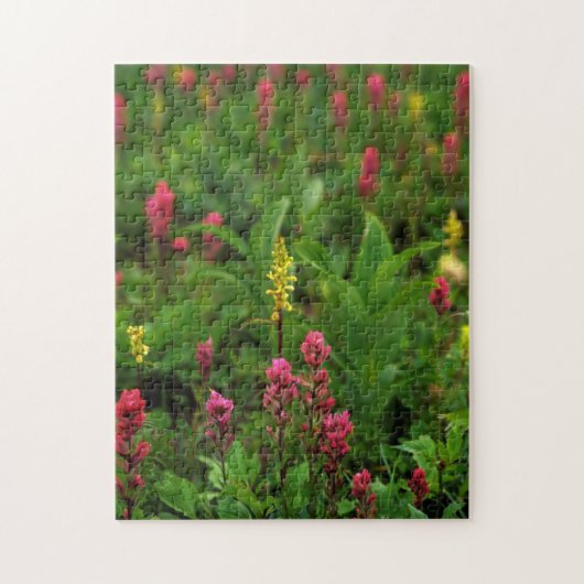 Sommerliche Wildblumen sorgen für einen farbenfroh Puzzle (Vertikal)