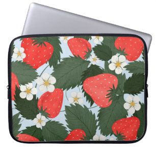 Sommermuster mit Erdbeeren. Erdbeeren Laptopschutzhülle