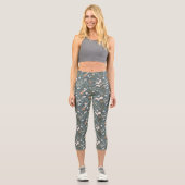 Sommerschmetterlinge und Wildblumen Capri Leggings (Vorderseite)