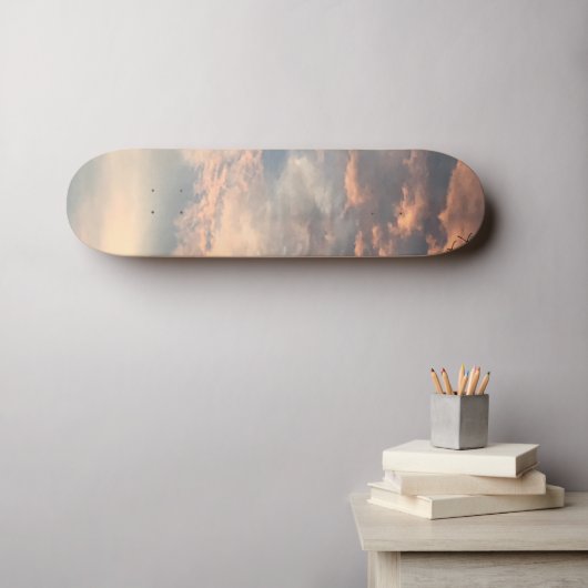 Sommersonnenuntergang Himmel blau, staubige rosa,  Skateboard (Wandkunst (Horz))