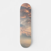 Sommersonnenuntergang Himmel blau, staubige rosa,  Skateboard (Vorne)