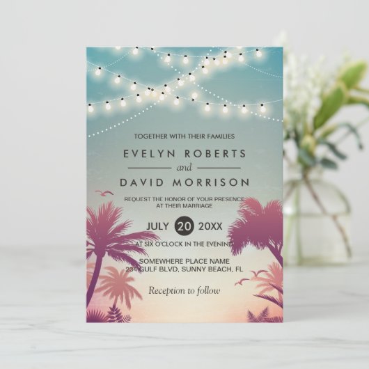Sommersonnige Palmen und Lichter im Freien Hochzei Einladung (Stehend Vorderseite)