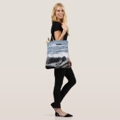 Sommerspass wartet auf einen tasche (Am Model)