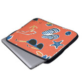 Sommerstrand: Entspannung im nahtlosen Muster. Laptopschutzhülle (Vorne Knopf)