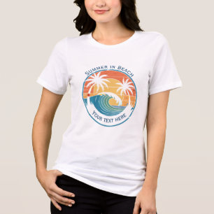 Sommerurlaub am Strand mit Sonne und blauer Ozeanw Tri-Blend Shirt