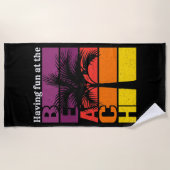 Sommerurlaub mit Spaß im Retro Beach Strandtuch (Vorderseite)