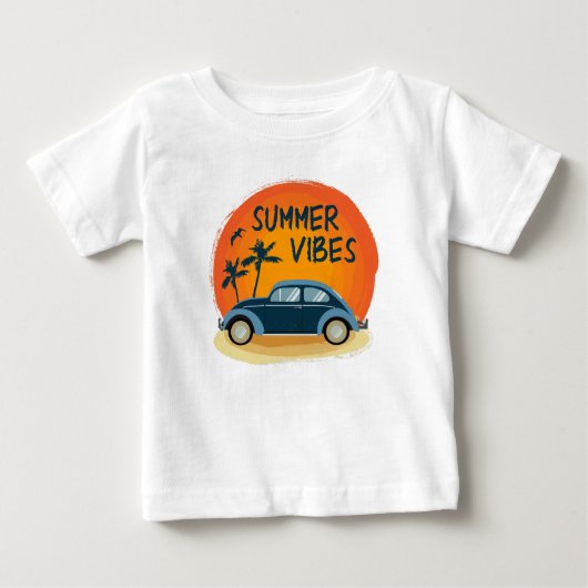 Sommervilla mit Retroauto am Strand Baby T-shirt (Vorderseite)