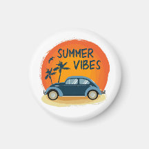 Sommervilla mit Retroauto am Strand