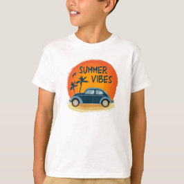 Sommervilla mit Retroauto am Strand T-Shirt