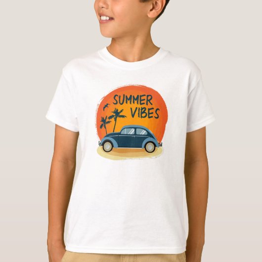 Sommervilla mit Retroauto am Strand T-Shirt (Vorderseite)