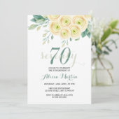 Sommerweiße Rosenflora Grüne 70. Geburtstag Einladung (Stehend Vorderseite)
