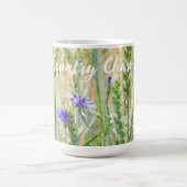 Sommerweizenfeld mit blauen Kornblumen Kaffeetasse (Mittel)