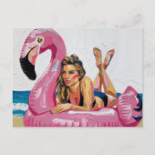 Sommerzeit Frau auf einem Flamingo Float am Strand Postkarte (Vorderseite)