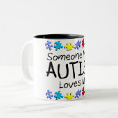 Somone mit Autismus-Lieben ich (pp.) Zweifarbige Tasse (Vorderseite Links)
