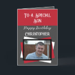 Son Foto Name graurot Geburtstag Karte<br><div class="desc">An einen besonderen Sohn. Herzlichen Glückwunsch zum Geburtstag. Fügen Sie einen Namen und ein Foto hinzu. Grau,  rot und schwarz.</div>