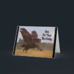 Son Pegasus Geburtstagskarte Karte<br><div class="desc">Phantastisches, Vintages Bild eines schwarzen Pegasus, der bereit zum Fliegen ist, wird auf dieser Geburtstagskarte für einen Sohn gezeigt. An der Kartenvorderseite steht: "Son, On Your Birthday", und im Inneren der Karte steht: "Mögen Ihre Träume den Flug nehmen und so hoch wie ein Pegasus, an Ihrem Geburtstag und durch das...</div>