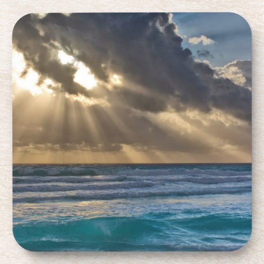 Sonne bricht durch Wolken über dem Meer Getränkeuntersetzer (Vorderseite)