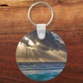 Sonne bricht durch Wolken über Meer Schlüsselanhänger (Vorderseite)