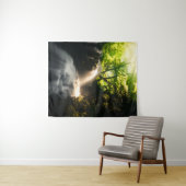 Sonne, die auf einem magischen Wasserfall strahlt Wandteppich (Beispiel (Horizontal))