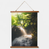 Sonne, die auf einem magischen Wasserfall strahlt Wandteppich Mit Holzrahmen (Vorderseite)