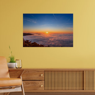 Sonne, die morgens über den Wolken gipfelt Poster